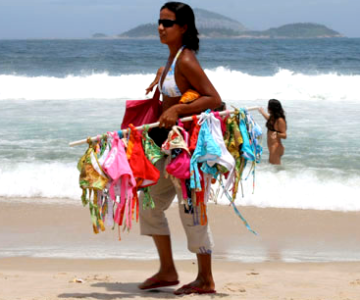 Vendedora ambulante en las playas de Río de Janeiro