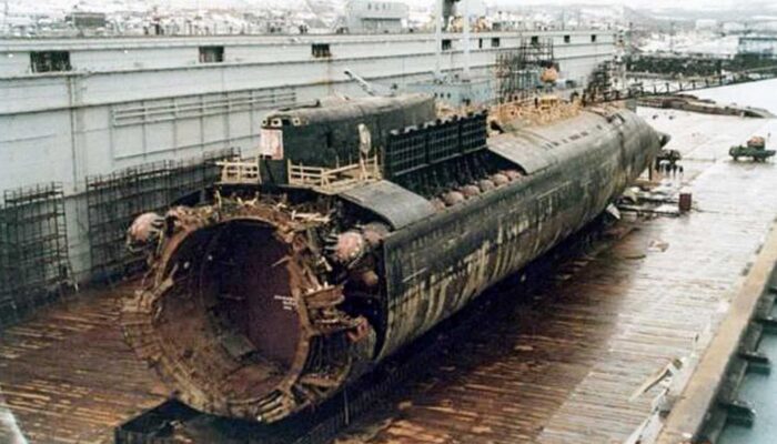 Asi quedo el submarino, la proa toda destruida después de fuerte explosión.
