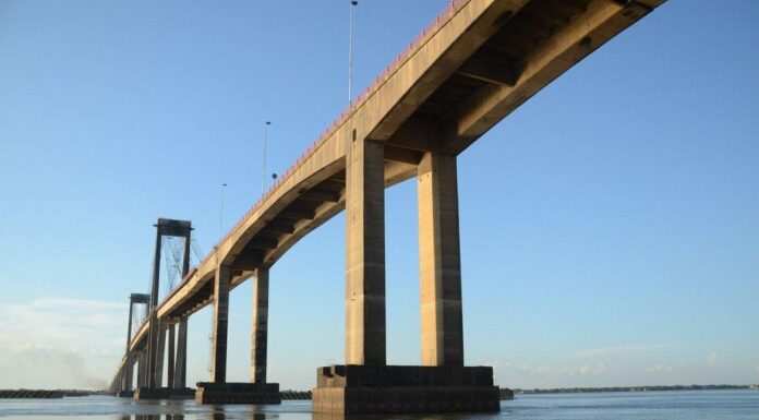 VIDEO – DETERIORO Y ABANDONO: MUESTRAN LAS ESTRUCTURAS DEL PUENTE CHACO – CORRIENTES VISTO DESDE EL PARANÁ