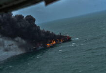 VIDEO- EXPLOSIÓN A BORDO DE UN BUQUE PORTACONTENEDORES: EL BARCO TRANSPORTABA ÁCIDO NÍTRICO