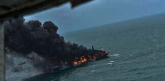 VIDEO- EXPLOSIÓN A BORDO DE UN BUQUE PORTACONTENEDORES: EL BARCO TRANSPORTABA ÁCIDO NÍTRICO