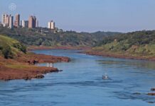 EL RÍO PARANÁ DESCIENDE 17 METROS EN LA TRIPLE FRONTERA Y PREOCUPA