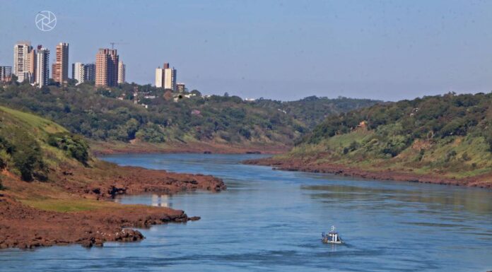 EL RÍO PARANÁ DESCIENDE 17 METROS EN LA TRIPLE FRONTERA Y PREOCUPA