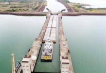 OPERATIVO VENTANA DE AGUA: ABREN COMPUERTAS PARA SUBIR EL RÍO Y DEJAR PASAR 50 BARCAZAS