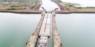 OPERATIVO VENTANA DE AGUA: ABREN COMPUERTAS PARA SUBIR EL RÍO Y DEJAR PASAR 50 BARCAZAS
