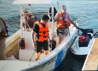 MISIONES – AUXILIO EN EL RÍO PARANÁ: IBAN EN UNA MOTO DE AGUA Y EMPEZÓ A HUNDIRSE