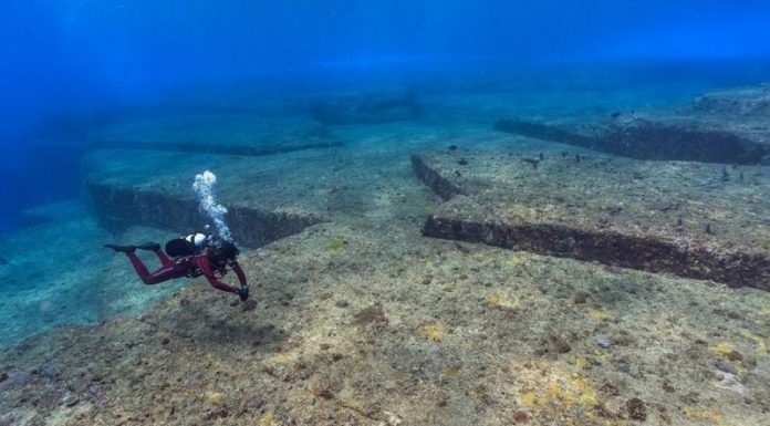 “MONUMENTO YONAGUNI”: UNA MISTERIOSA CIUDAD SUBMARINA A 25 METROS DE PROFUNDIDAD EN JAPÓN