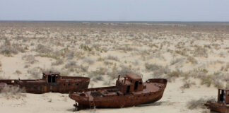 EL DESIERTO QUE SE TRANSFORMÓ EN CEMENTERIO DE BARCOS  EN UZBEKISTÁN