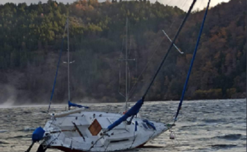 VIDEO – FUERTES RÁFAGAS DE VIENTO ARRASTRAN A VELEROS EN EL LAGO LACAR