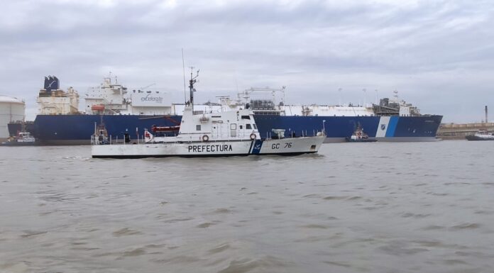 INGRESÓ UN BUQUE DE GRAN PORTE EN BAHÍA BLANCA: AMPLIO OPERATIVO DE PREFECTURA