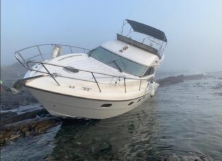 CIUDAD DEL CABO – UN PRINCESS 44 ENCALLA EN ROBBEN ISLAND