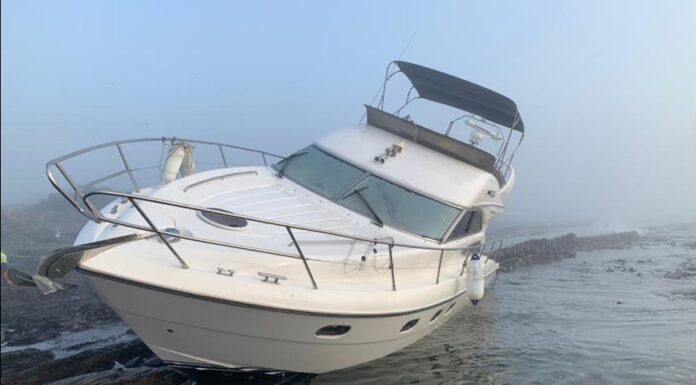 CIUDAD DEL CABO – UN PRINCESS 44 ENCALLA EN ROBBEN ISLAND