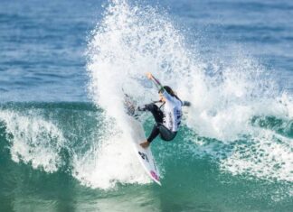 CUATRO SURFISTAS ARGENTINOS SE INSTALARON EN LA TERCERA RONDA