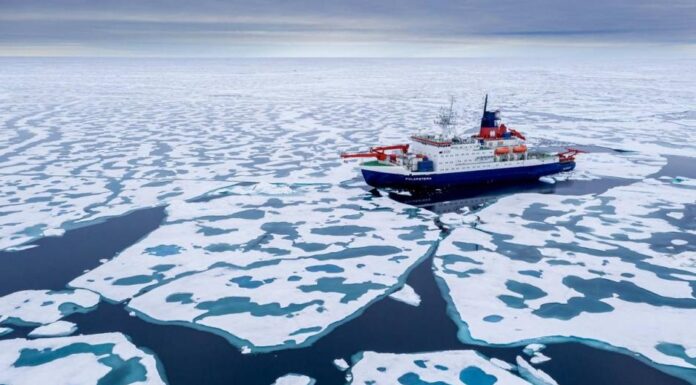 EL HIELO DE LAS REGIONES DEL ÁRTICO ADELGAZA MÁS RÁPIDO DE LO PREVISTO