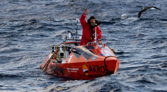 COMO CRUZAR EL PACÍFICO EN SOLITARIO EN UN CATAMARÁN ELÉCTRICO