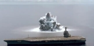 VIDEO – LA MARINA DE EEUU PRUEBA LA RESISTENCIA DE UNO DE SUS PORTAAVIONES CON LA DETONACIÓN DE BOMBAS