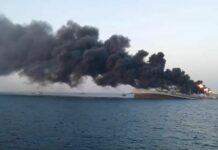 SE HUNDIÓ EL BUQUE MÁS GRANDE DE LA ARMADA IRANÍ DESPUÉS DE INCENDIARSE EN EL GOLFO DE OMÁN