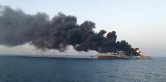 SE HUNDIÓ EL BUQUE MÁS GRANDE DE LA ARMADA IRANÍ DESPUÉS DE INCENDIARSE EN EL GOLFO DE OMÁN
