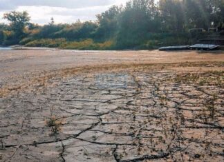 VIDEO- DEBIDO A LA BAJANTE EN ENTRE RÍOS, UN GRUPO DE CANOTAJE CRUZÓ EL RÍO PARANÁ CAMINANDO