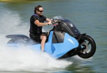 VIDEO – ASÍ ES LA SORPRENDENTE MOTO ANFIBIA QUE NAVEGA Y RUEDA EN TIERRA