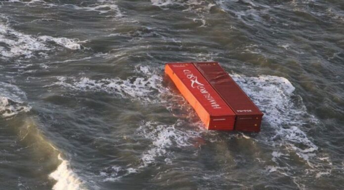 BUQUE MAERSK PIERDE CONTENEDORES EN EL OCÉANO PACÍFICO