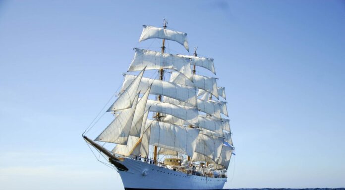 CAMBIO DE MANDO EN LA FRAGATA ARA LIBERTAD