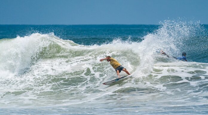 SURF – MUY BUENA LABOR DE USUNA Y GUNDESEN PARA SEGUIR EN CARRERA