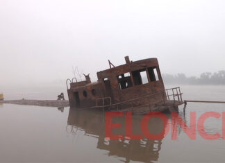 ENTRE RÍOS: DEBIDO A LA BAJANTE DEL RÍO PARANÁ, QUEDÓ A LA VISTA UN VIEJO REMOLCADOR HUNDIDO