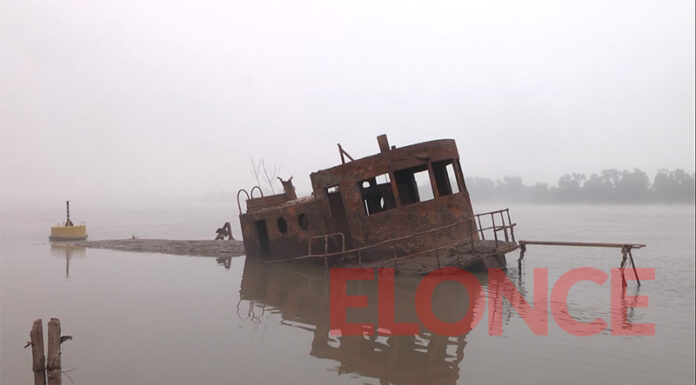 ENTRE RÍOS: DEBIDO A LA BAJANTE DEL RÍO PARANÁ, QUEDÓ A LA VISTA UN VIEJO REMOLCADOR HUNDIDO