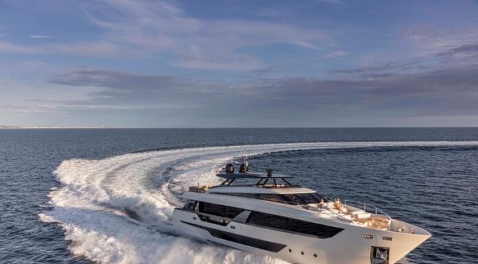 FERRETTI YACHTS 1000: MIL RAZONES PARA ENAMORARSE