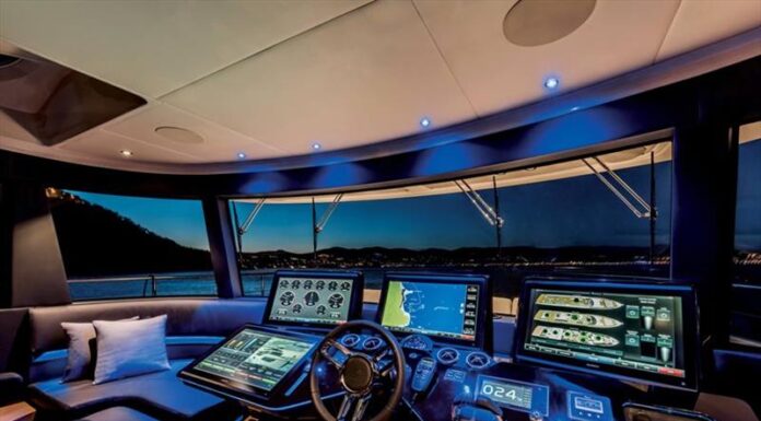 ABSOLUTE SE CONVIERTE EN EL PRIMER ASTILLERO CON EL NUEVO SISTEMA DE ATRAQUE ASISTIDO VOLVO PENTA EN TODA SU GAMA DE YATES