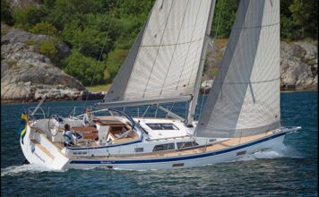 SE PRESENTÓ UN FLAMANTE HALLBERG-RASSY