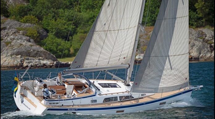 SE PRESENTÓ UN FLAMANTE HALLBERG-RASSY