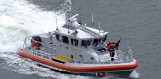 UN BOEING 737 AMERIZA DE EMERGENCIA EN HAWAI Y UN BARCO DE LA GUARDIA COSTERA RESCATA A LOS PILOTOS