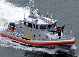 UN BOEING 737 AMERIZA DE EMERGENCIA EN HAWAI Y UN BARCO DE LA GUARDIA COSTERA RESCATA A LOS PILOTOS