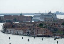ITALIA: SE PROHÍBE FINALMENTE EL PASO DE LOS GRANDES CRUCEROS POR LA LAGUNA DE VENECIA