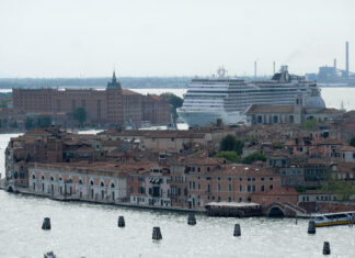 ITALIA: SE PROHÍBE FINALMENTE EL PASO DE LOS GRANDES CRUCEROS POR LA LAGUNA DE VENECIA