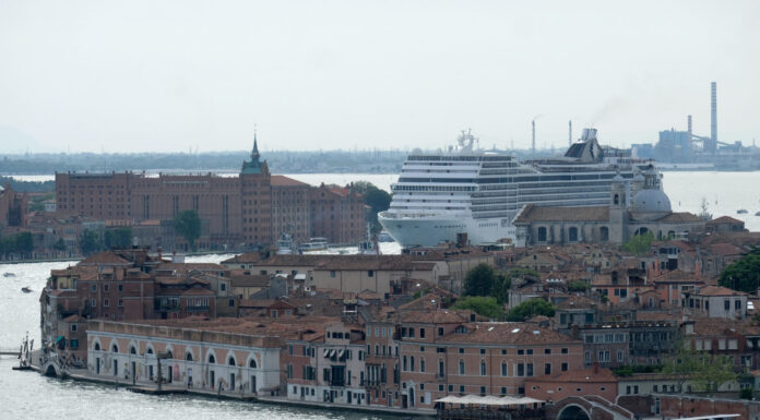 ITALIA: SE PROHÍBE FINALMENTE EL PASO DE LOS GRANDES CRUCEROS POR LA LAGUNA DE VENECIA