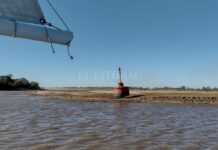 BAJANTE DEL PARANÁ – INSÓLITO, UNA BALIZA QUEDÓ SECA EN UN BANCO DE ARENA EN SANTA FE