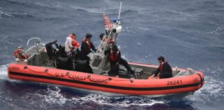 EE.UU.: UN BARCO CON 22 PERSONAS A BORDO VOLCÓ MIENTRAS NAVEGABA HACIA FLORIDA Y HAY DESAPARECIDOS