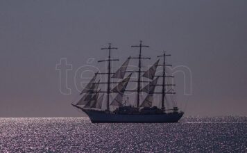 LA FRAGATA LIBERTAD LLEGÓ AYER A MAR DEL PLATA Y PERMANECERÁ DURANTE TODO EL DÍA FONDEADA EN EL MAR