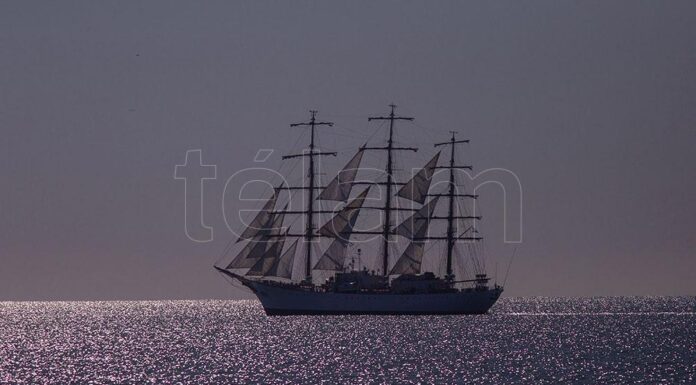 LA FRAGATA LIBERTAD LLEGÓ AYER A MAR DEL PLATA Y PERMANECERÁ DURANTE TODO EL DÍA FONDEADA EN EL MAR