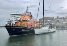 REINO UNIDO: UN VELERO FUE ALCANZADO POR UN RAYO EN LA ISLA DE WIGHT