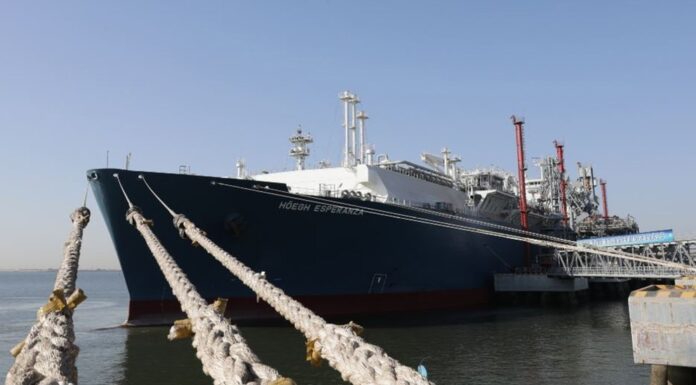 REMOLCARON AL BUQUE QUE ESTABA VARADO EN EL RÍO DE LA PLATA Y SE DESBLOQUEÓ EL PASO DE BARCOS