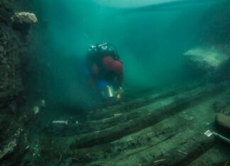 EGIPTO: HALLAN LOS RESTOS DE UN BARCO Y UN CEMENTERIO EN UNA ANTIGUA CIUDAD SUMERGIDA
