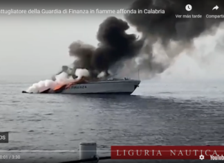 VIDEO- UNA LANCHA PATRULLERA SE INCENDIÓ Y SE HUNDIÓ EN CALABRIA, ITALIA