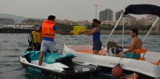 LOS RIDERS DEL MAR: EN ESPAÑA, UN RESTAURANT ENTREGA PEDIDOS A LOS BARCOS CON MOTOS DE AGUA