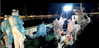 VIDEO- DOS TRIPULANTES DE UN BUQUE DIERON POSITIVO EN COVID-19 Y FUERON TRASLADADOS AL PUERTO DE PIRIÁPOLIS
