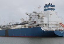 QUEDÓ VARADO UN ENORME GASERO EN LA ZONA DEL CODILLO EN EL RÍO DE LA PLATA