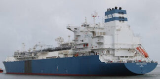 QUEDÓ VARADO UN ENORME GASERO EN LA ZONA DEL CODILLO EN EL RÍO DE LA PLATA